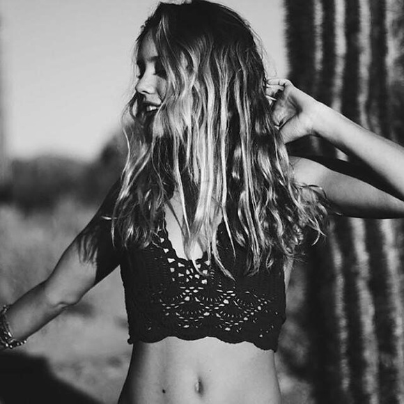 Black backless crochet halter knit summer crop top - Picture 2 of 4